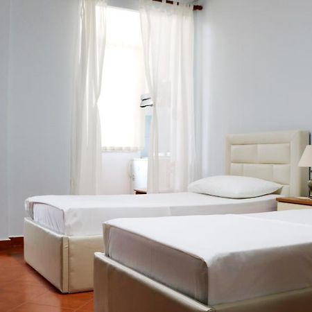 Arso Studio Tiranë Luaran gambar