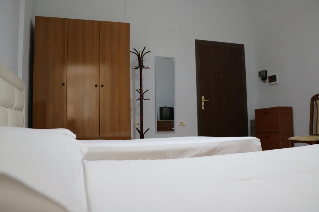 Arso Studio Tiranë Luaran gambar