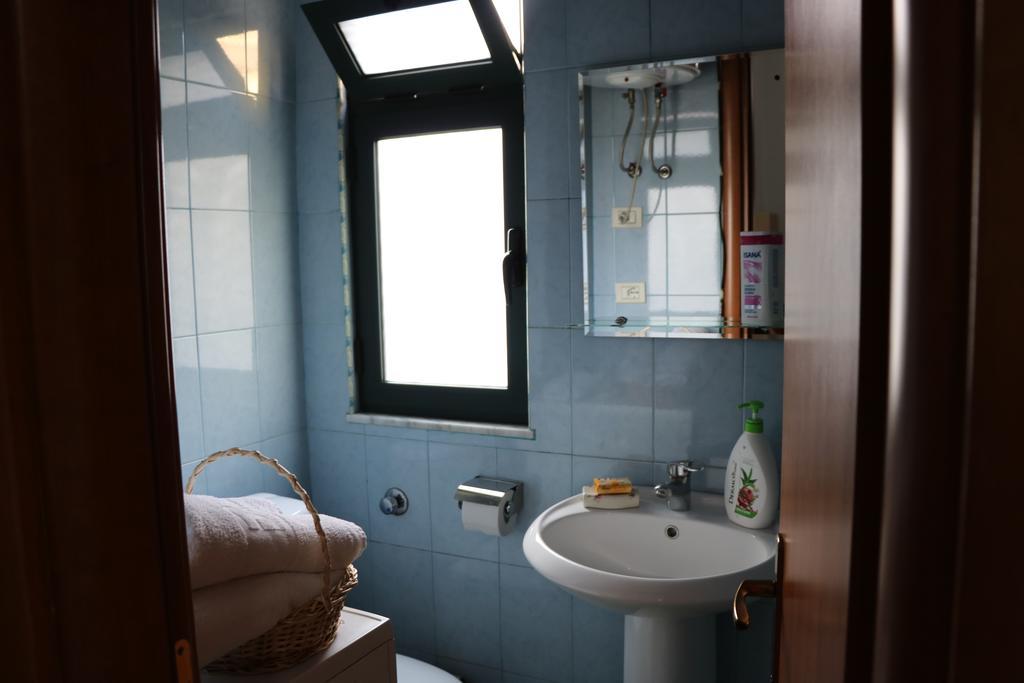 Arso Studio Tiranë Luaran gambar